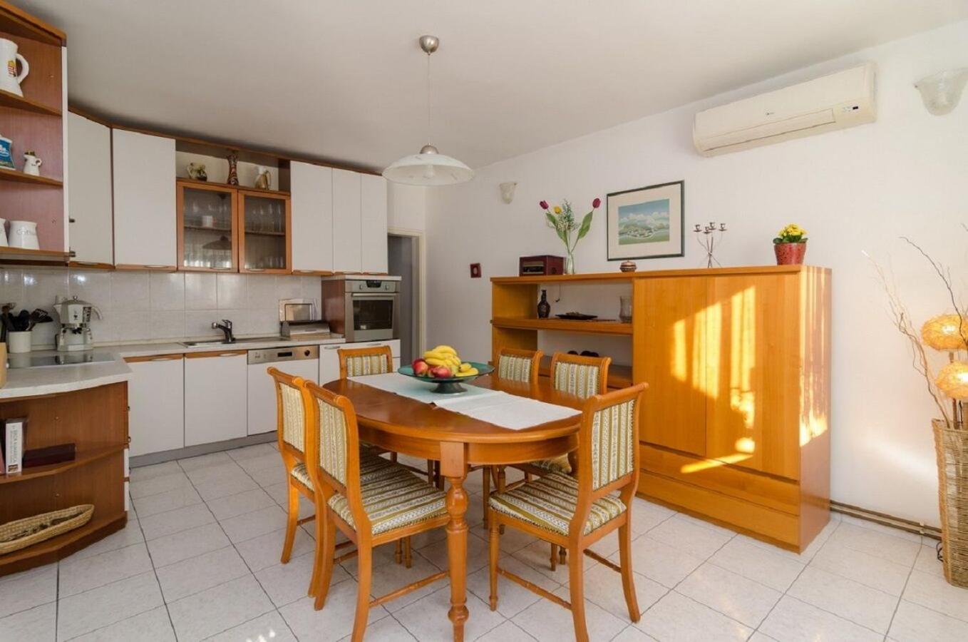 Holiday Home Old Town - Great Location Nin Buitenkant foto