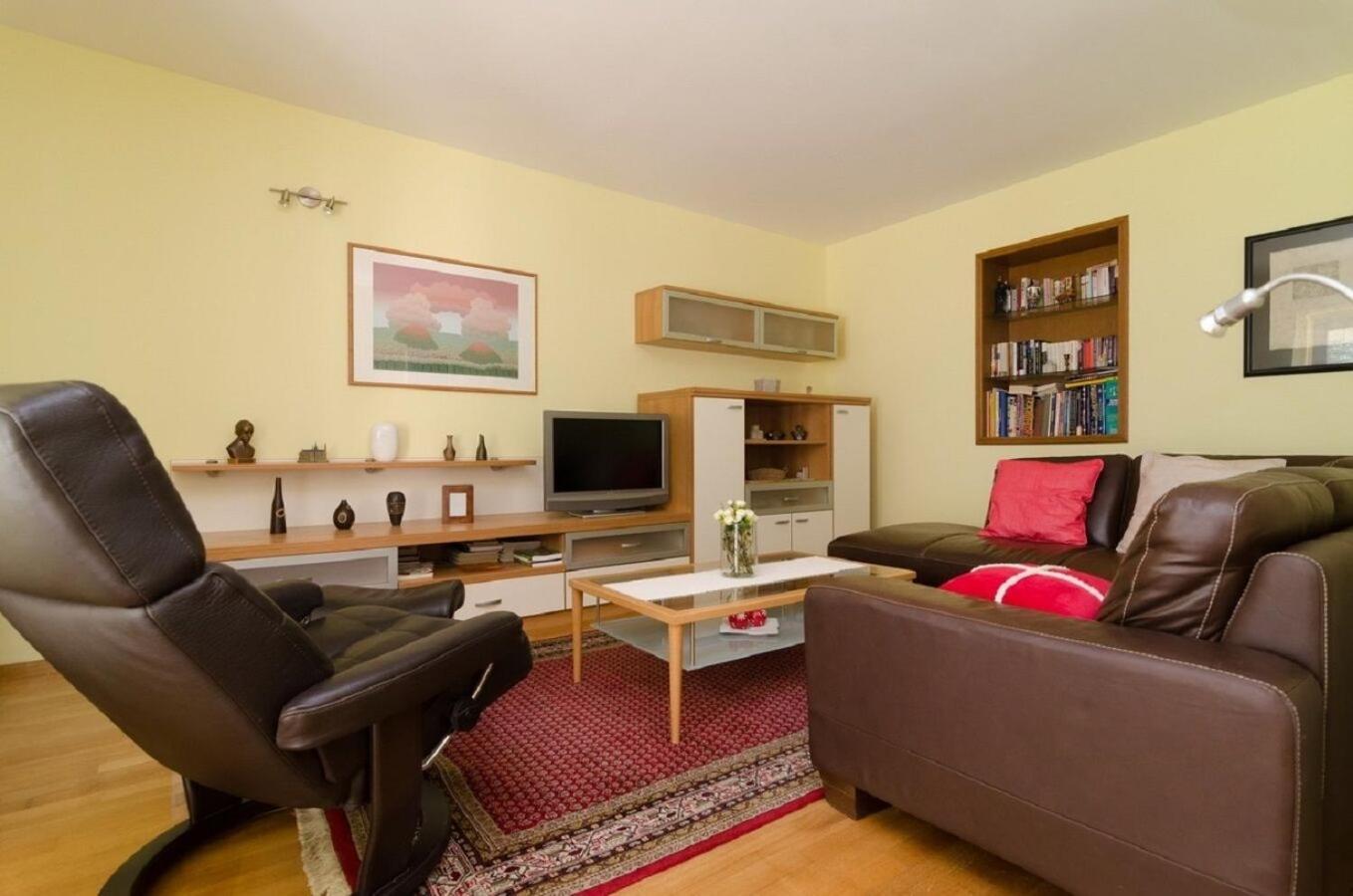 Holiday Home Old Town - Great Location Nin Buitenkant foto