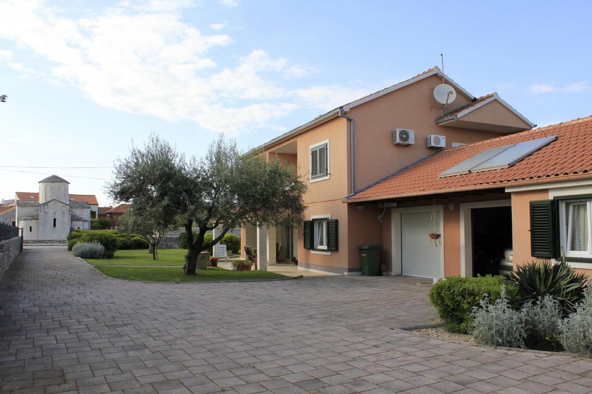 Holiday Home Old Town - Great Location Nin Buitenkant foto